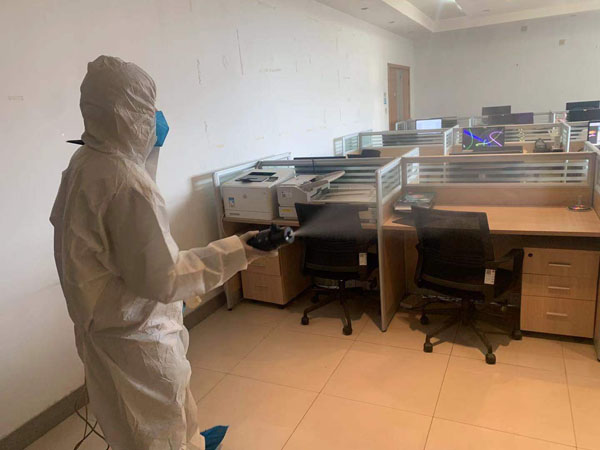 中學教師消毒(圖1)